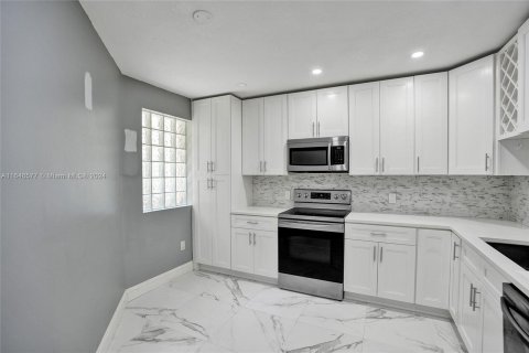 Condominio en venta en Coconut Creek, Florida, 3 dormitorios, 129.32 m2 № 1330122 - foto 9