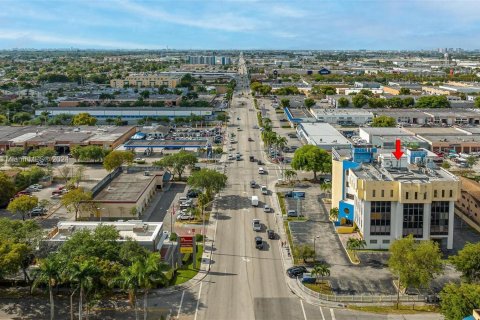 Propiedad comercial en venta en Hialeah, Florida № 1367251 - foto 23