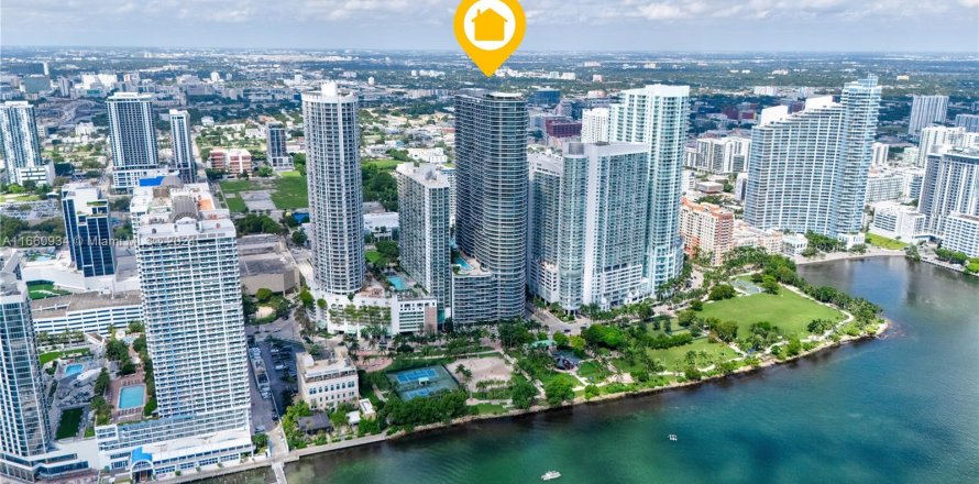 Condo à Miami, Floride, 2 chambres  № 1367225