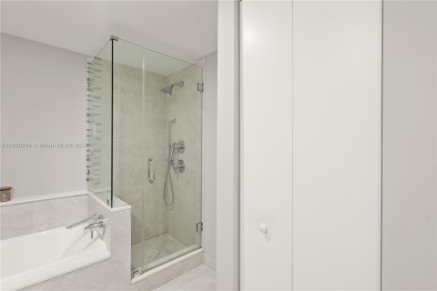 Condominio en alquiler en Miami, Florida, 2 dormitorios, 82.5 m2 № 1367225 - foto 12