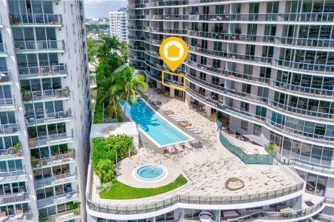 Condominio en alquiler en Miami, Florida, 2 dormitorios, 82.5 m2 № 1367225 - foto 25