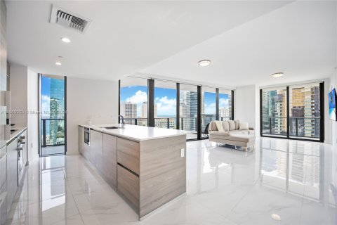 Condominio en alquiler en Miami, Florida, 3 dormitorios, 119.01 m2 № 1367224 - foto 3