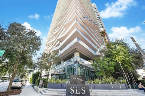 Condominio en alquiler en Miami, Florida, 3 dormitorios, 119.01 m2 № 1367224 - foto 1