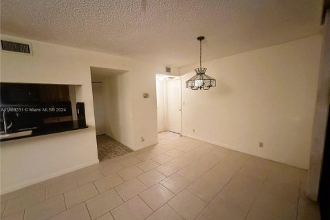 Condo in Delray Beach, Florida, 2 bedrooms  № 1398189 - photo 7