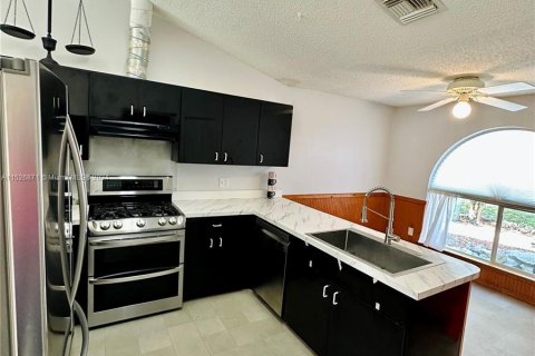 Casa en venta en Port St. Lucie, Florida, 3 dormitorios, 137.68 m2 № 991164 - foto 12