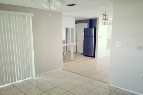 Casa en alquiler en Port Richey, Florida, 2 dormitorios, 105.72 m2 № 1370203 - foto 14