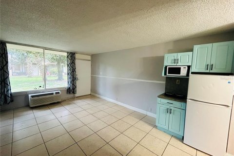 Condo in Orlando, Florida, 2 rooms  № 1370238 - photo 3