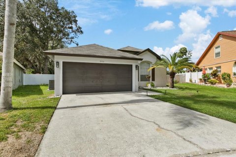 House in Tampa, Florida 3 bedrooms, 143.91 sq.m. № 1370239 - photo 2