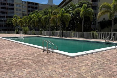 Condo in Miami, Florida, 2 bedrooms  № 1234813 - photo 21