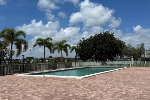 Copropriété à vendre à Miami, Floride: 2 chambres, 96.25 m2 № 1234813 - photo 24