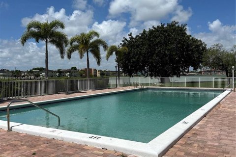 Copropriété à vendre à Miami, Floride: 2 chambres, 96.25 m2 № 1234813 - photo 22