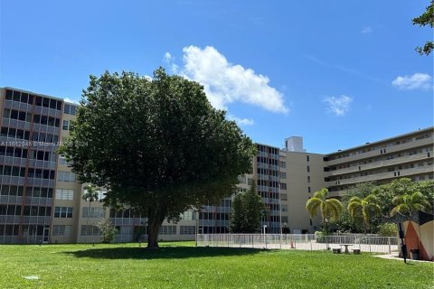 Condo in Miami, Florida, 2 bedrooms  № 1234813 - photo 25