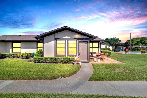 Copropriété à vendre à Zephyrhills, Floride: 2 chambres, 93.65 m2 № 1253599 - photo 1