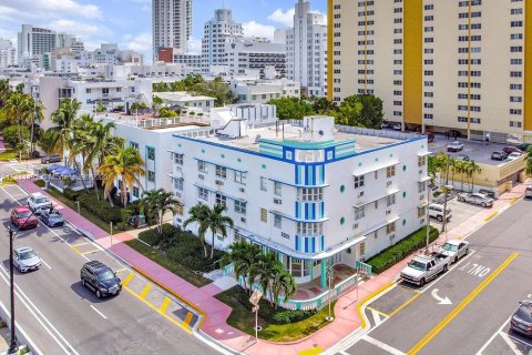 Condo in Miami Beach, Florida, 2 bedrooms  № 683790 - photo 1