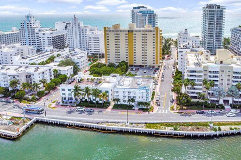 Condo in Miami Beach, Florida, 2 bedrooms  № 683790 - photo 4