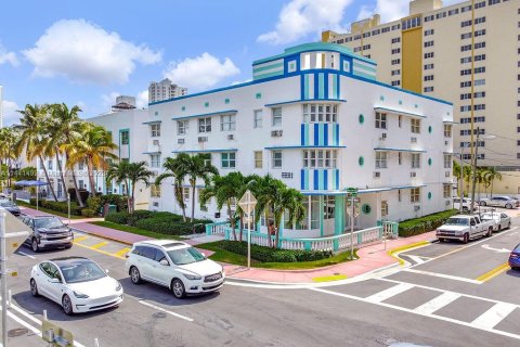 Condo in Miami Beach, Florida, 2 bedrooms  № 683790 - photo 2