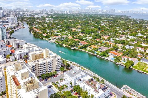 Condo in Miami Beach, Florida, 2 bedrooms  № 683790 - photo 3