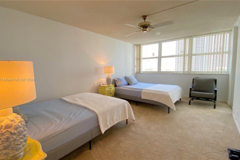Condominio en venta en Hallandale Beach, Florida, 1 dormitorio, 89.19 m2 № 972598 - foto 4