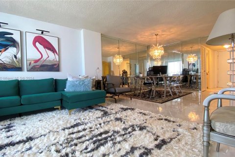 Condominio en venta en Hallandale Beach, Florida, 1 dormitorio, 89.19 m2 № 972598 - foto 18