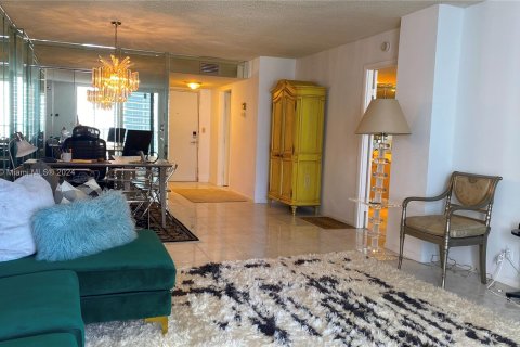 Condominio en venta en Hallandale Beach, Florida, 1 dormitorio, 89.19 m2 № 972598 - foto 20
