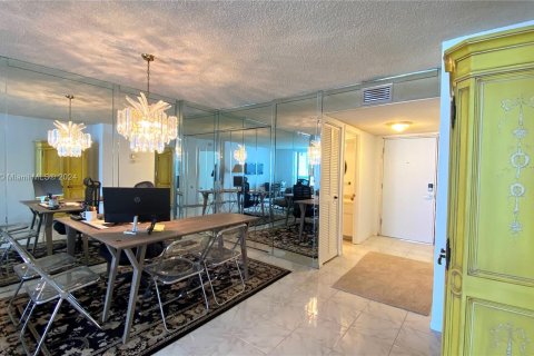 Condominio en venta en Hallandale Beach, Florida, 1 dormitorio, 89.19 m2 № 972598 - foto 6