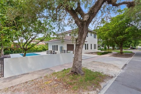 House in Coral Gables, Florida 4 bedrooms, 241.08 sq.m. № 1367267 - photo 27