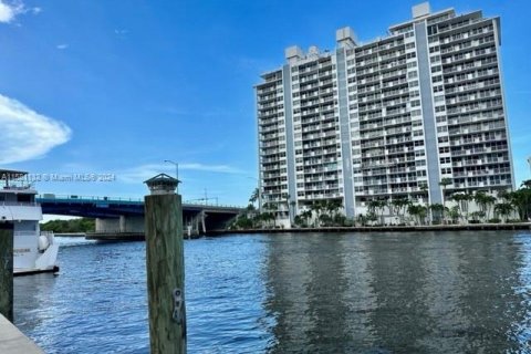 Condo in Fort Lauderdale, Florida, 1 bedroom  № 1159307 - photo 22