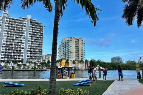 Condominio en venta en Fort Lauderdale, Florida, 1 dormitorio, 31.68 m2 № 1159307 - foto 6