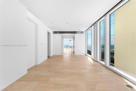 Copropriété à vendre à Surfside, Floride: 1 chambre, 188.68 m2 № 1159258 - photo 16