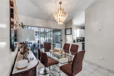 Villa ou maison à vendre à Miami Gardens, Floride: 4 chambres, 183.48 m2 № 1269969 - photo 19