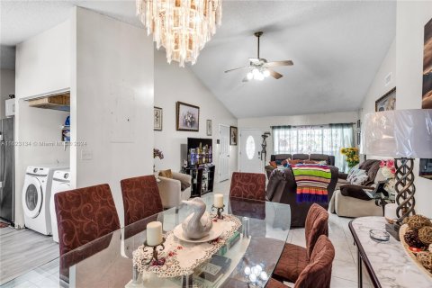 Villa ou maison à vendre à Miami Gardens, Floride: 4 chambres, 183.48 m2 № 1269969 - photo 20