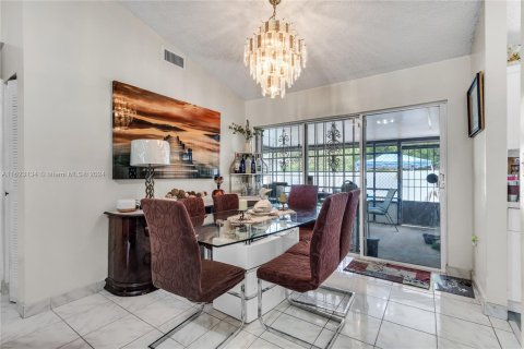 Villa ou maison à vendre à Miami Gardens, Floride: 4 chambres, 183.48 m2 № 1269969 - photo 18