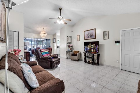 Villa ou maison à vendre à Miami Gardens, Floride: 4 chambres, 183.48 m2 № 1269969 - photo 16