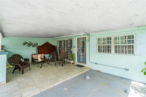 Villa ou maison à vendre à Miami Gardens, Floride: 4 chambres, 183.48 m2 № 1269969 - photo 10