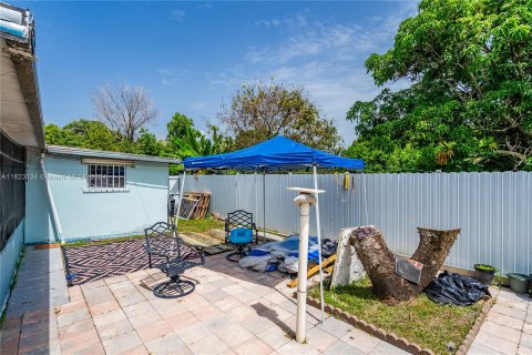 Villa ou maison à vendre à Miami Gardens, Floride: 4 chambres, 183.48 m2 № 1269969 - photo 13