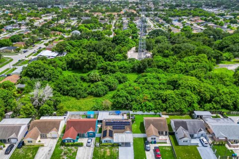 House in Miami Gardens, Florida 4 bedrooms, 183.48 sq.m. № 1269969 - photo 1