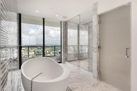 Copropriété à vendre à Miami, Floride: 3 chambres, 321.35 m2 № 1290886 - photo 26