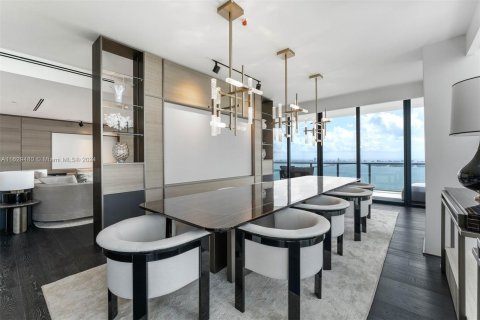 Copropriété à vendre à Miami, Floride: 3 chambres, 321.35 m2 № 1290886 - photo 4