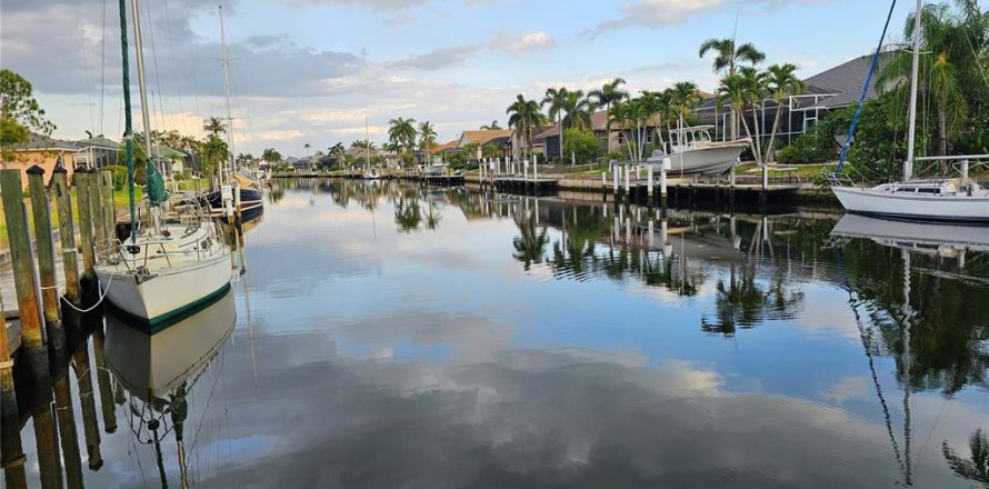 Terreno en Punta Gorda, Florida № 1215070