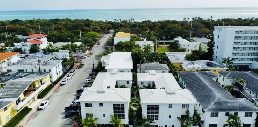 Commercial property in Miami Beach, Florida № 1127141