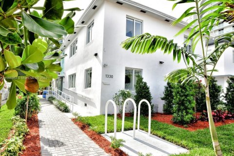 Купить коммерческую недвижимость в Майами-Бич, Флорида 403.85м2, № 1102894 - фото 1