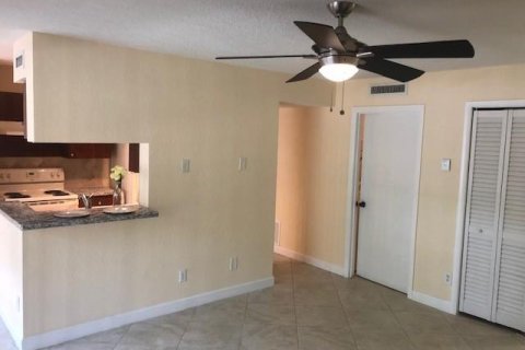 Condominio en venta en Pembroke Pines, Florida, 1 dormitorio, 71.72 m2 № 998427 - foto 6