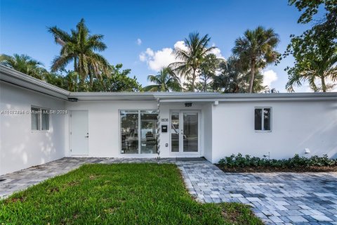 Casa en alquiler en Fort Lauderdale, Florida, 3 dormitorios, 151.62 m2 № 1394990 - foto 2