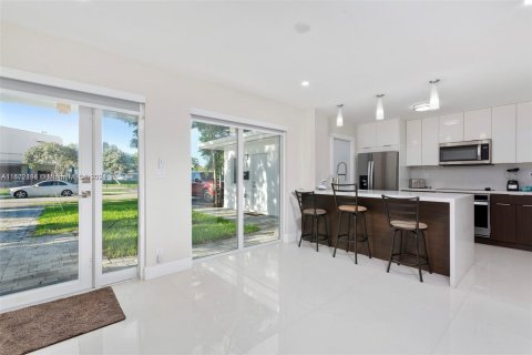 Casa en alquiler en Fort Lauderdale, Florida, 3 dormitorios, 151.62 m2 № 1394990 - foto 3