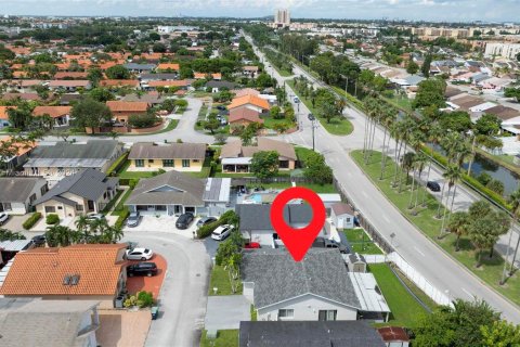 Casa en alquiler en Miami, Florida, 3 dormitorios, 161.28 m2 № 1394991 - foto 28