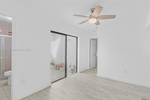 Casa en alquiler en Miami, Florida, 3 dormitorios, 161.28 m2 № 1394991 - foto 13