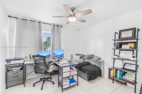 Casa en alquiler en Miami, Florida, 3 dormitorios, 161.28 m2 № 1394991 - foto 17