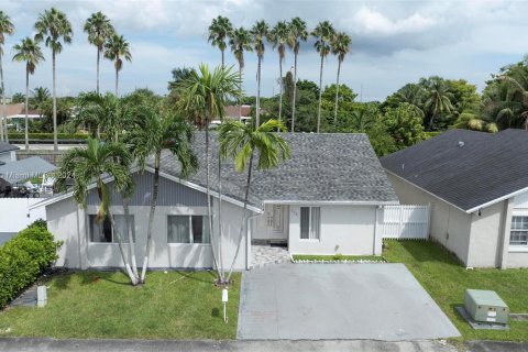 Casa en alquiler en Miami, Florida, 3 dormitorios, 161.28 m2 № 1394991 - foto 26