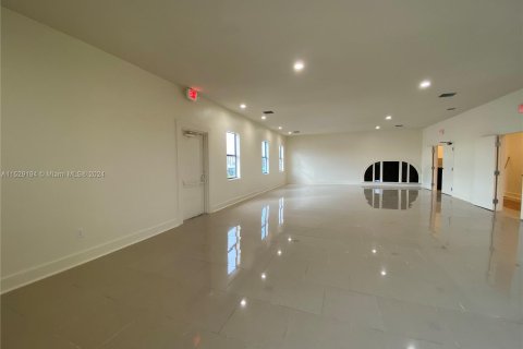 Propiedad comercial en venta en Hollywood, Florida № 995716 - foto 10