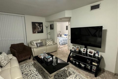 Condominio en venta en Miami Lakes, Florida, 1 dormitorio, 78.97 m2 № 814738 - foto 4